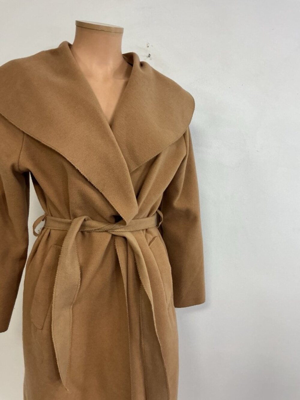 Long Wool Camel Coat Belted Made in Italy Womens Medium - Picture 4 of 8